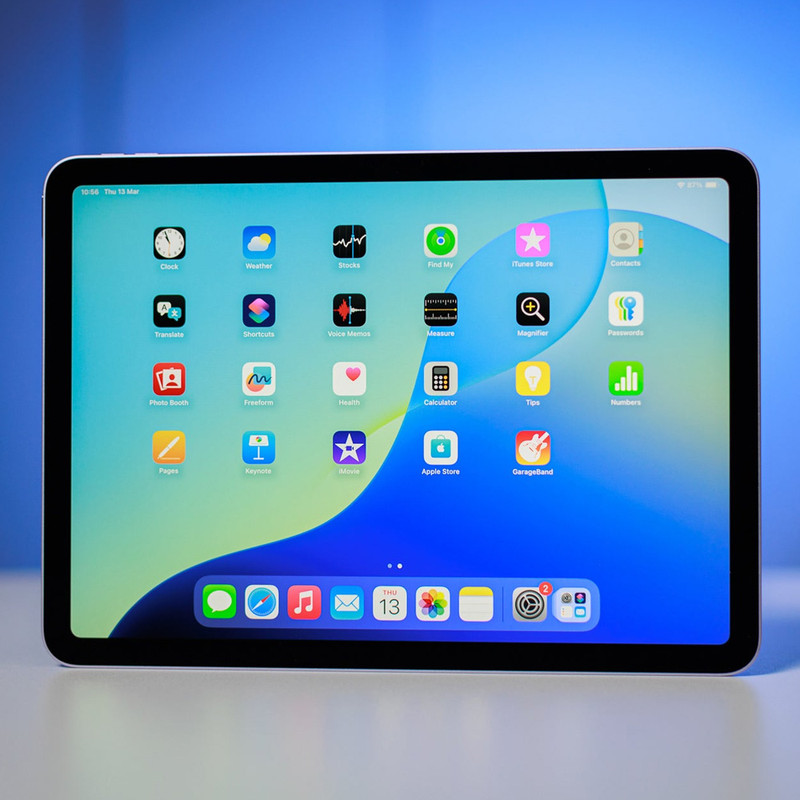تبلت 13 اینچ اپل مدل iPad Air 2026 M4 Wi-Fi ظرفیت 256 گیگابایت و رم 12 گیگابایت، رزولوشن دوربین اصلی 12 مگاپیکسل، پشتیبانی از قلم و کیبورد